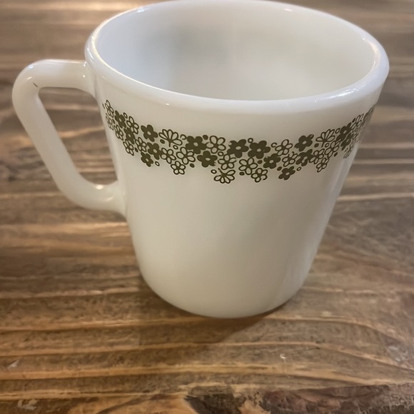 Pyrex Daisy pattern Cornell set of two vintage mugs - Picture 6 of 8